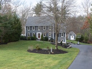 10 Rivers Edge Dr, Rowley, MA 01969