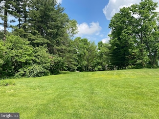 18218 Summerlin Dr, Hagerstown, MD 21740