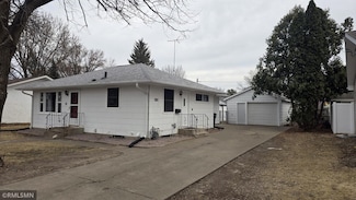 416 Ashland St N, Cambridge, MN 55008