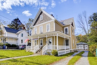 22 Woodside Ave, Newton, NJ 07860