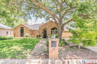 6215 Suffolk Dr, Arlington, TX 76001
