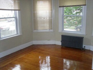 142 Hamilton St, Providence, RI 02907