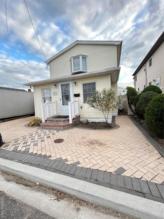 3680 Naomi St, Seaford, NY 11783