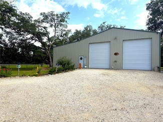 102 Bryan St, Boling-Iago, TX 77420