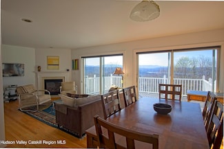 5 Van Winkle Rd, Hudson, NY 12534