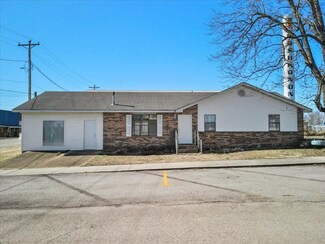 301 Luyster St, Koshkonong, MO 65692