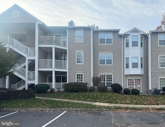 63 Lindsey Ct, Franklin Park, NJ 08823