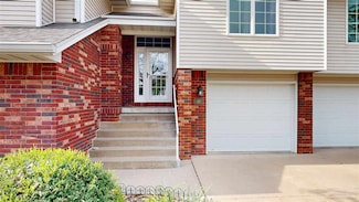 46 Camborne Cir, Iowa City, IA 52245