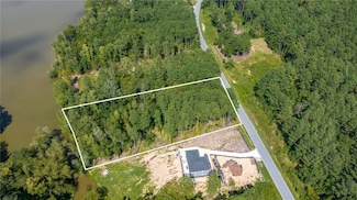 930 Eagles Harbor Dr, Hodges, SC 29653