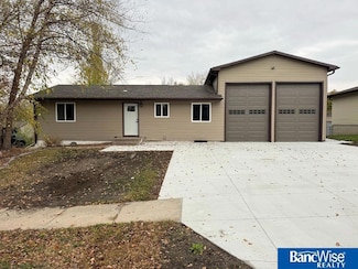 9541 Burton St, Lincoln, NE 68526