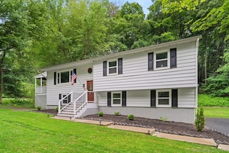 17 Valley Field Rd S, Sandy Hook, CT 06482