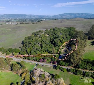 6675 Petersen Rd, Petaluma, CA 94952