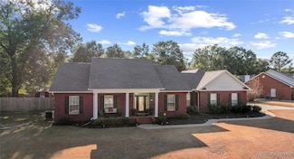 877 Oak Lake Dr, Enterprise, AL 36330