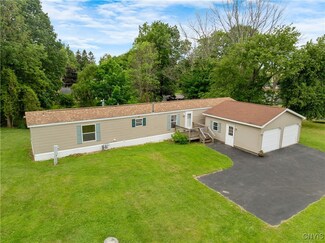 18 Butternut Dr, Oswego, NY 13126