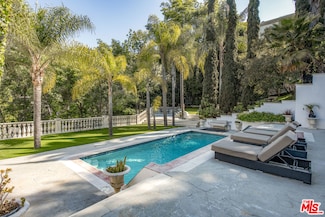 3780 1/2 Multiview Dr, Los Angeles, CA 90068