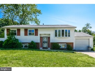 301 Ellis Ct, Lawnside, NJ 08045