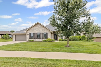6308 Bridle Bend Dr, Columbia, MO 65201