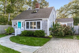 11 Cumner St, Hyannis, MA 02601