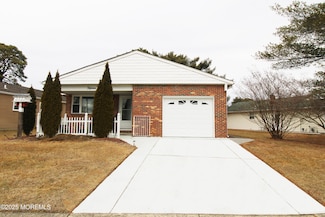 15 La Casta Ct, Toms River, NJ 08757