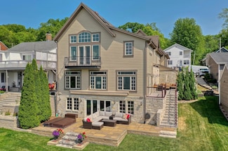 477 Park Ave, Pewaukee, WI 53072