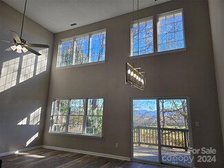 127 Farm Ln, Mills River, NC 28759