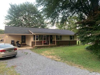 106 Clint Warren St NE, Hanceville, AL 35077