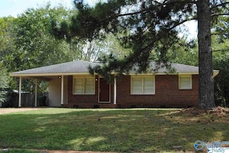 2208 Glen Iris Cir NW, Huntsville, AL 35810