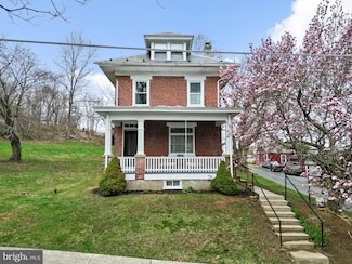 165 W Spring St, Bechtelsville, PA 19505