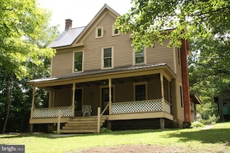207 W Sycamore St, Snow Shoe, PA 16874