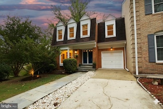 7443 Crestberry Ln, Bethesda, MD 20817