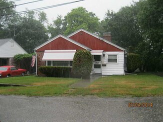 35 N Long St, Johnston, RI 02919
