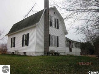 1350 N Pine Grove Rd, Crystal, MI 48818