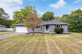25414 Briarwood Dr, Columbia Station, OH 44028