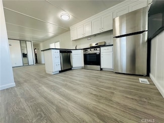 13830 Rodeo Dr, Victorville, CA 92395