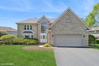 970 E Amberwood Cir, Naperville, IL 60563
