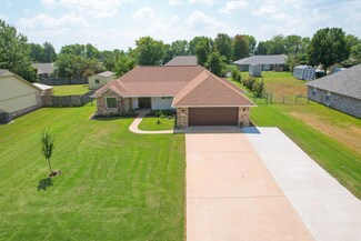 600 E 9th St, Grove, OK 74344