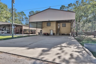 161 Cayman St, Point Blank, TX 77364