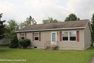 15 Jeanne Dr, Tunkhannock, PA 18657