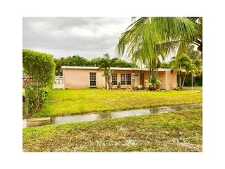 1028 W 66th St, Hialeah, FL 33012