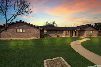 201 N Cherokee Ave, Cotulla, TX 78014