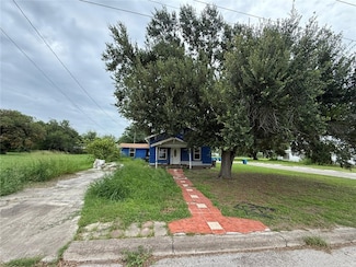 415 S Buchanan St, Beeville, TX 78102