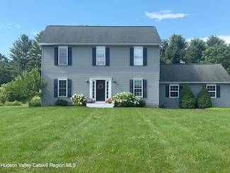 49 Macintosh Dr, Hudson, NY 12534