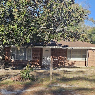 287 Myrtle St, Gloverville, SC 29828