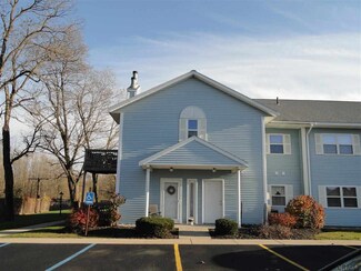 701 Cambridge Manor Dr, Schenectady, NY 12302