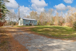 43 Ridge Rd, Richmond, ME 04357