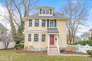 24 Kingsbury St Unit 1, Wellesley Hills, MA 02481