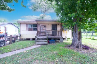 4913 Wenda St, Houston, TX 77033