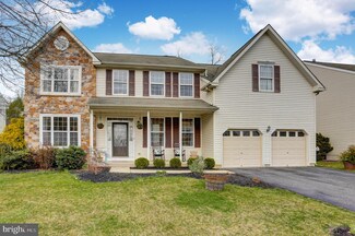 17 Oxford Dr, Morgantown, PA 19543