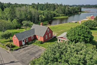 129 E East Boston Rd, Vinalhaven, ME 04863