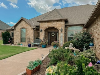 707 W Park St, Hinton, OK 73047